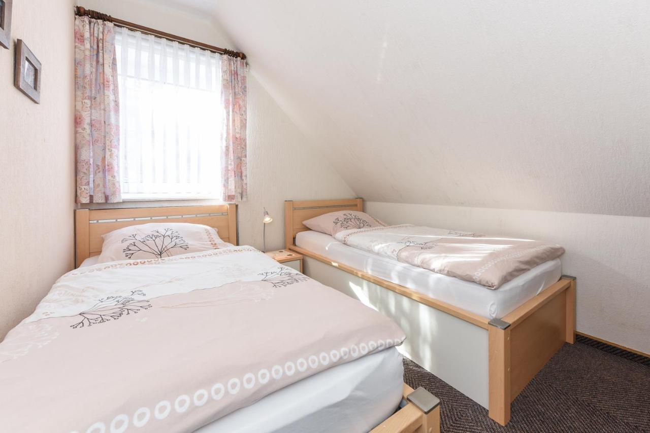 Ferienwohnungen Im Haus Am Wattenmeer Neuharlingersiel Exterior foto