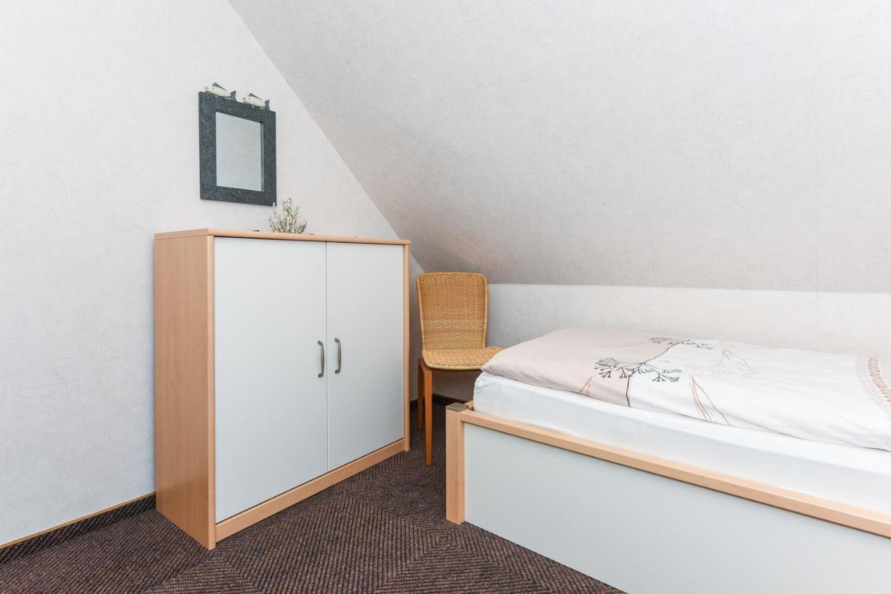 Ferienwohnungen Im Haus Am Wattenmeer Neuharlingersiel Exterior foto
