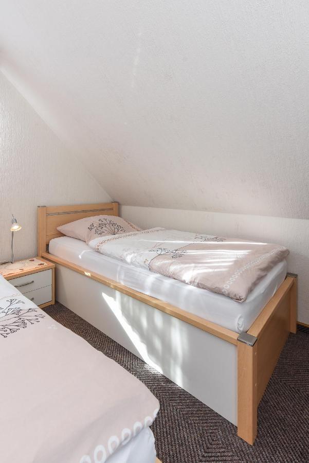 Ferienwohnungen Im Haus Am Wattenmeer Neuharlingersiel Exterior foto